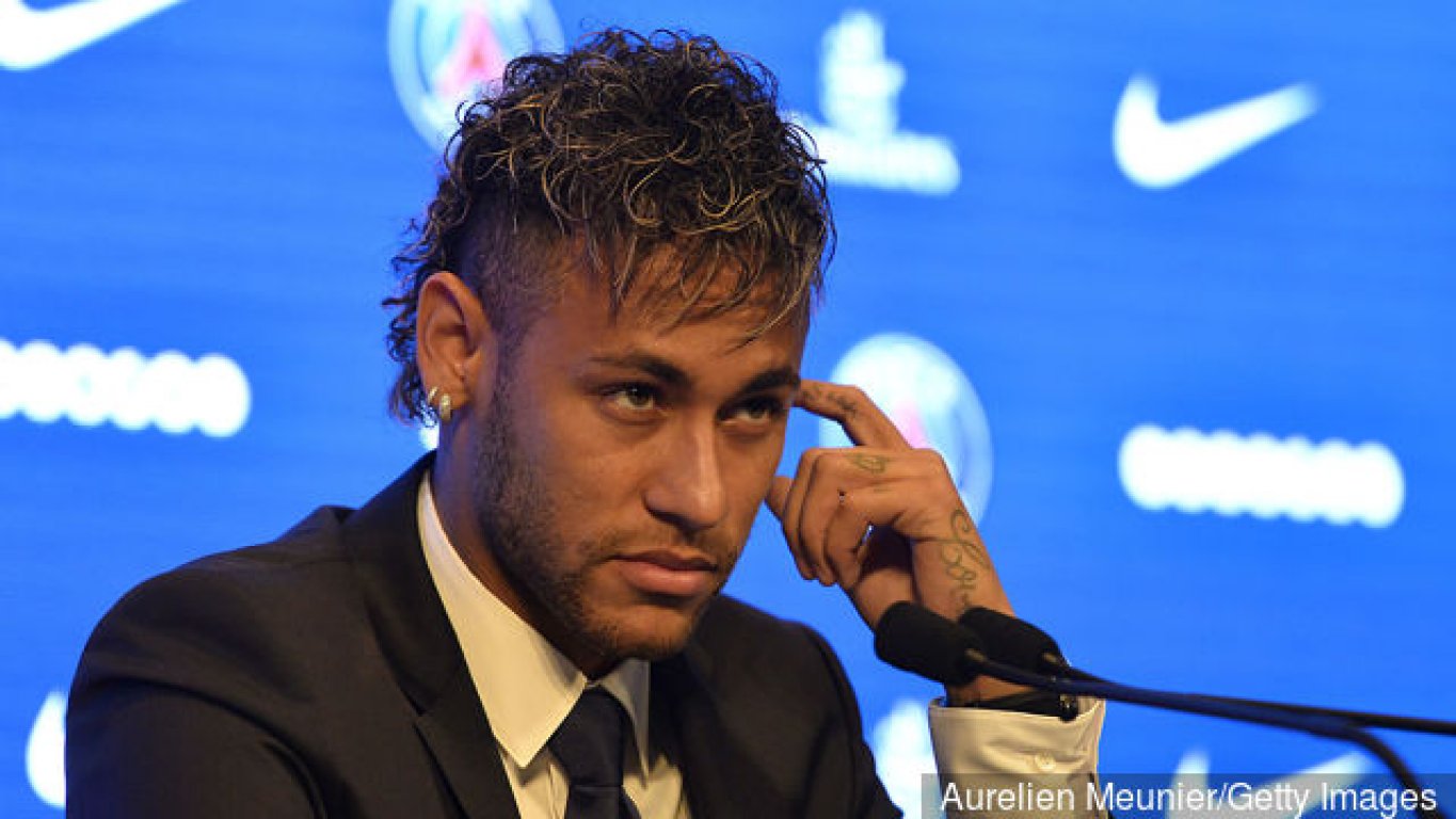 neymar-reacts-during-a-press-conference-with-paris-saintgermain-514919