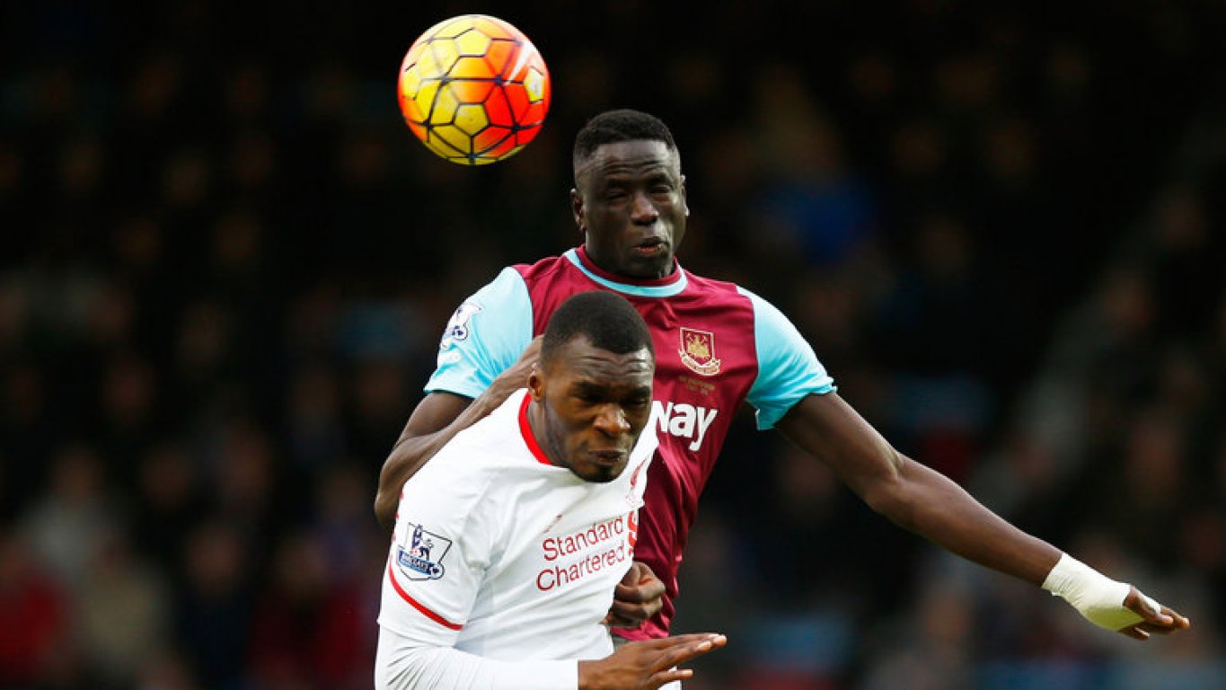 cheikhou-kouyate-west-ham-liverpool-christian-benteke-3394854
