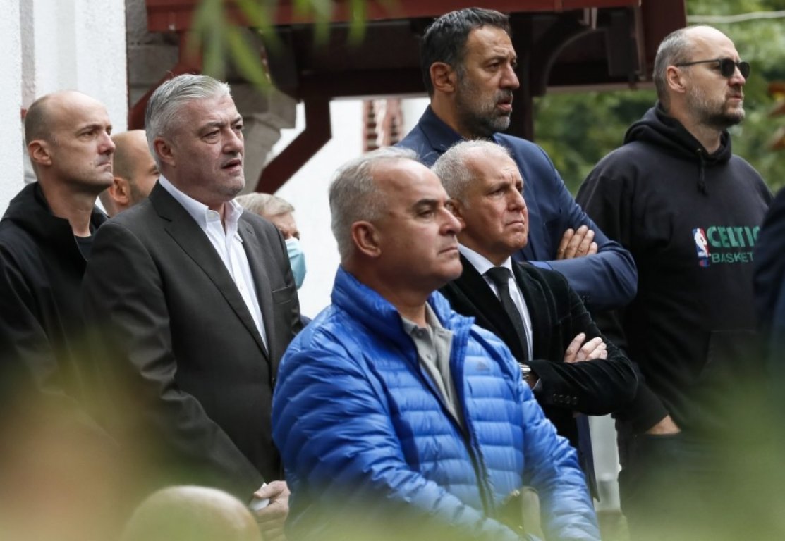 1632221531-ivkovic-dusan-sahrana-73-1024x706